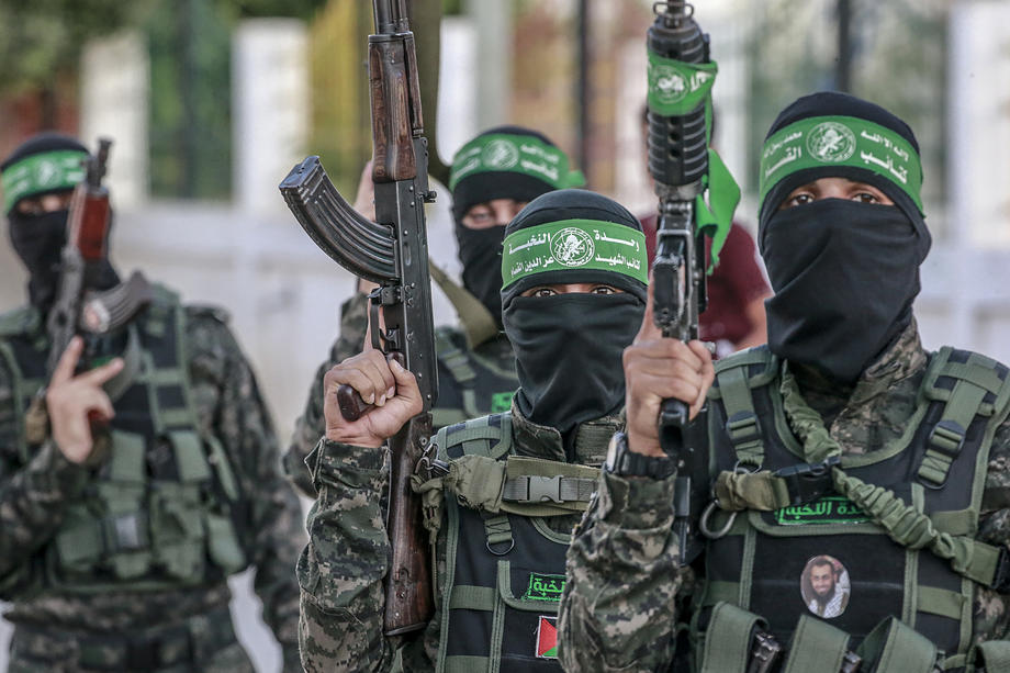 epa10094479 Fighters of the Izz ad-Din al-Qassam brigade, the military wing of Hamas, march to mark the anniversary of the 2014 Israeli war against Gaza, also known as Operation Protective Edge, in Beit Hanun northern Gaza Strip, 27 July 2022. Operation Protective Edge started on 08 July and ended on 26 August 2014.  EPA-EFE/MOHAMMED SABER